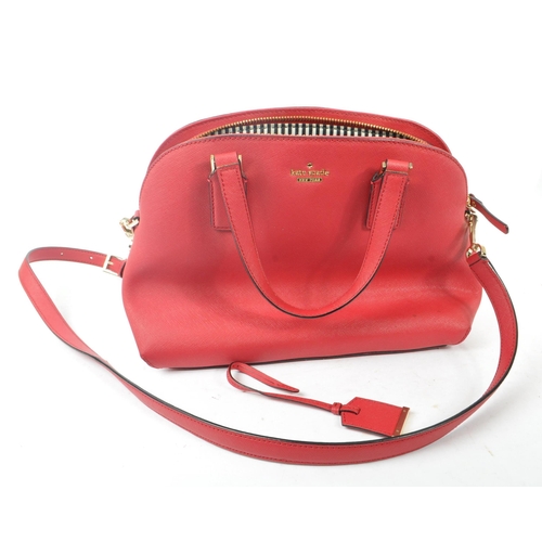 320 - Kate Spade - New York - A contemporary luxury designer handbag. Rosso pattern Lottie dual flat carry... 