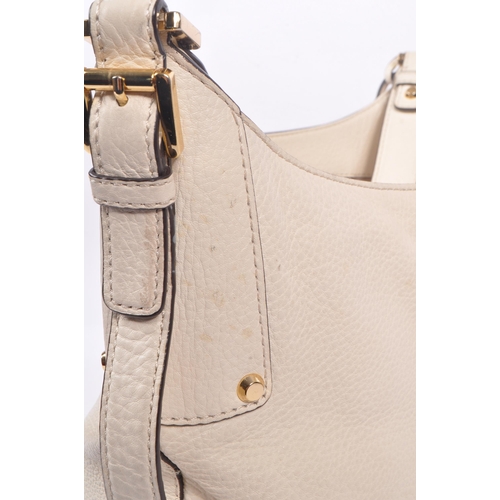 322 - Michael Kors - American Designer- A contemporary luxury designer handbag. Having a fitted interior w... 