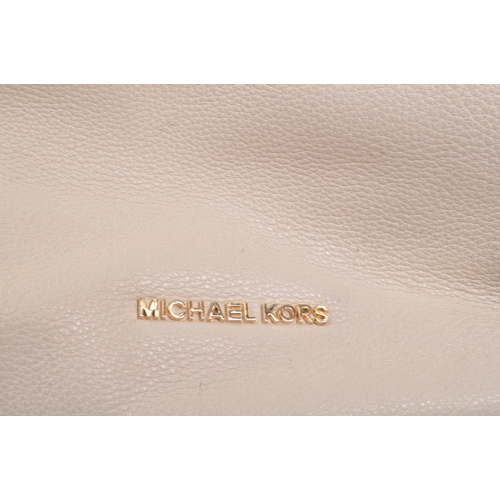 322 - Michael Kors - American Designer- A contemporary luxury designer handbag. Having a fitted interior w... 