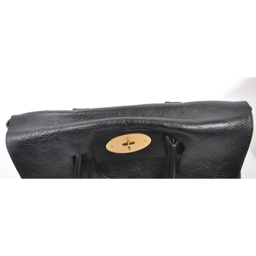 324 - Mulberry - London - A contemporary grained leather Bayswater satchel bag. Gilt tone hardware, a turn... 