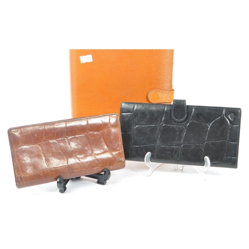 325 - Mulberry - London - A collection of leather luxury designer purse / wallets. Together with a pocket ... 