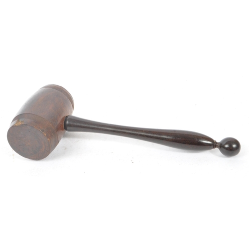 343 - Large early 20th century auctioneer's / judge court gavel in believed laburnum wood together with a ... 