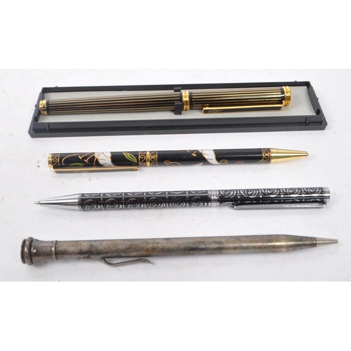 347 - Sheaffers / Parker - A collection of eight vintage 20th Century fountain and biro pens to include 4x... 