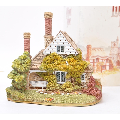 358 - Lilliput Lane - A collection of late 20th century house / cottage resin figurines / ornaments. To in... 