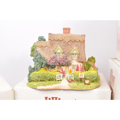 360 - Lilliput Lane - A collection of late 20th century house / cottage resin figurines / ornaments. To in... 