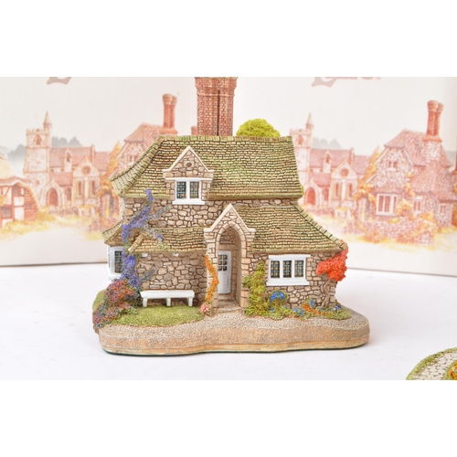 360 - Lilliput Lane - A collection of late 20th century house / cottage resin figurines / ornaments. To in... 