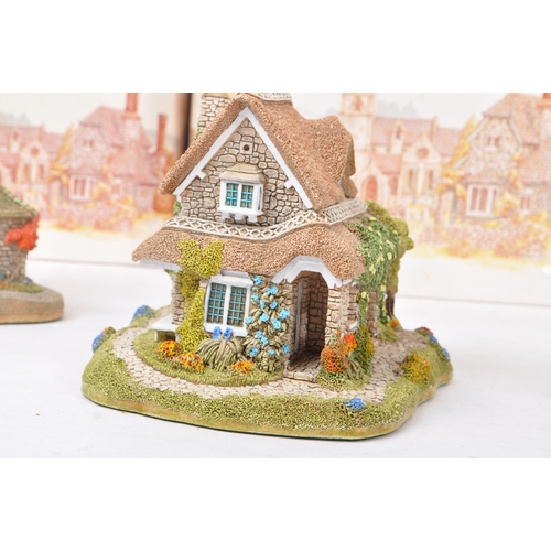 360 - Lilliput Lane - A collection of late 20th century house / cottage resin figurines / ornaments. To in... 