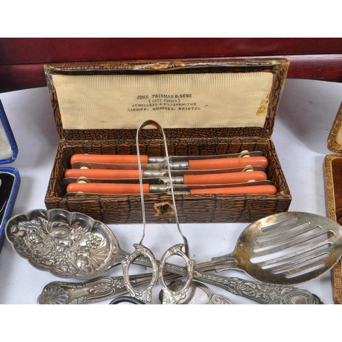 375 - Viners - A collection of 20th century silver plate cutlery including a Viners canteen. The collectio... 