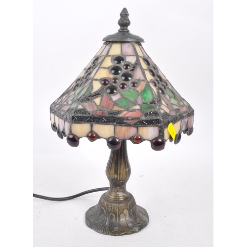 390 - A vintage 20th century Art Nouveau Tiffany style desk table lamp light. Having metal finial top, hex... 