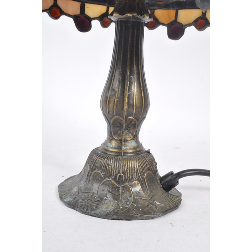 390 - A vintage 20th century Art Nouveau Tiffany style desk table lamp light. Having metal finial top, hex... 