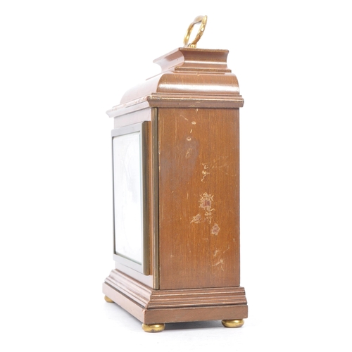 398 - Elliott - A 20th century Elliott of London oak cased mantle clock. The clock raised on brass bun fee... 