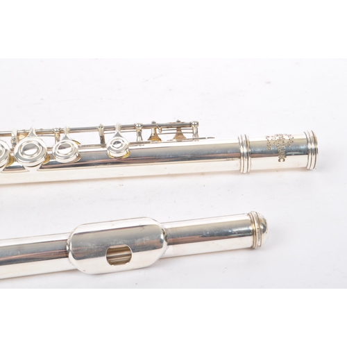 410 - Gear4Music - A contemporary Gear4Music FL-100 student flute. The flute having a nickel-silver plated... 