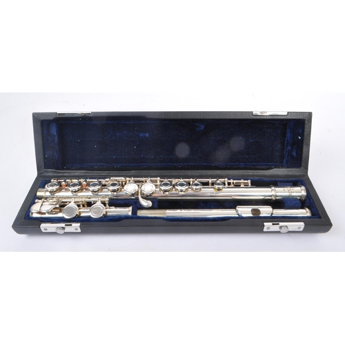 410 - Gear4Music - A contemporary Gear4Music FL-100 student flute. The flute having a nickel-silver plated... 