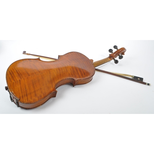 439 - A early 20th century two piece back full sized 4/4 violin. The violin with ebonised fingerboard and ... 