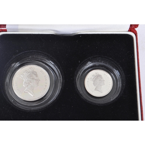 472 - The Royal Mint - United Kingdom - A group of silver proof mint coins. To include 1990 silver proof f... 