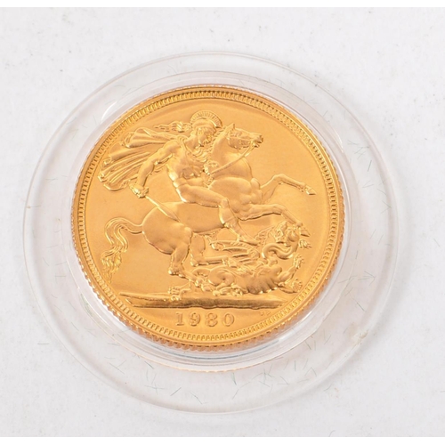 473 - Queen Elizabeth II - United Kingdom - A full gold 22ct gold sovereign coin. The Queen Elizabeth II h... 