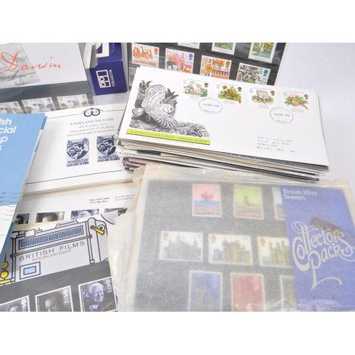 542 - A collection of 20th century British presentation packs and first day covers. The collection to incl... 