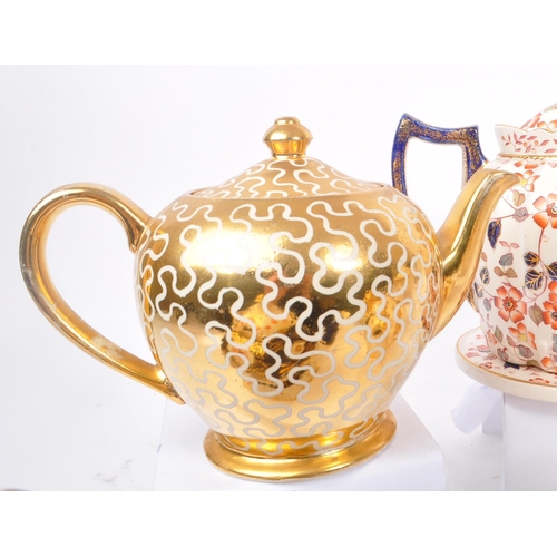 56 - Sadler - A collection vintage 20th century ceramic teapots. Royal Worcester, Sudlow's examples. Alon... 