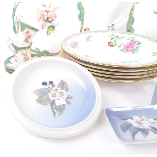 99 - Davenport / Aynsley / Spode - A collection of 19th and 20th Century china porcelain items to include... 