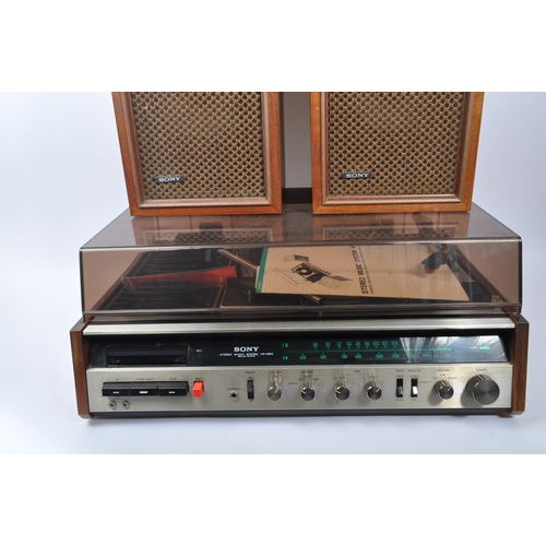 407 - Sony - A mid 20th century circa. 1972 Sony HP-239A HI-FI stereo music system. The system having a ta... 