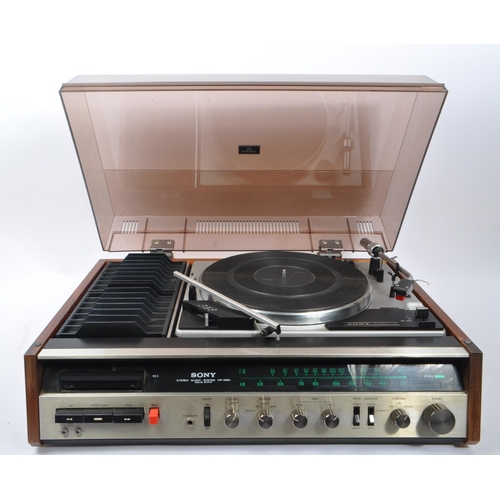 407 - Sony - A mid 20th century circa. 1972 Sony HP-239A HI-FI stereo music system. The system having a ta... 