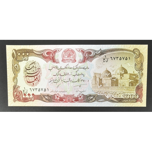 488 - A collection of international uncirculated bank notes banknotes to include; 1x 1977 Oman 100 baisa, ... 