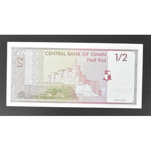 488 - A collection of international uncirculated bank notes banknotes to include; 1x 1977 Oman 100 baisa, ... 