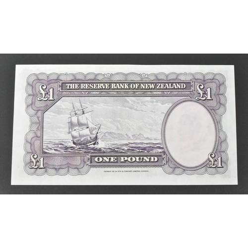 509 - The Reserve Bank of New Zealand - An uncirculated 1940-1045 Reserve Bank of New Zealand £1 one pound... 