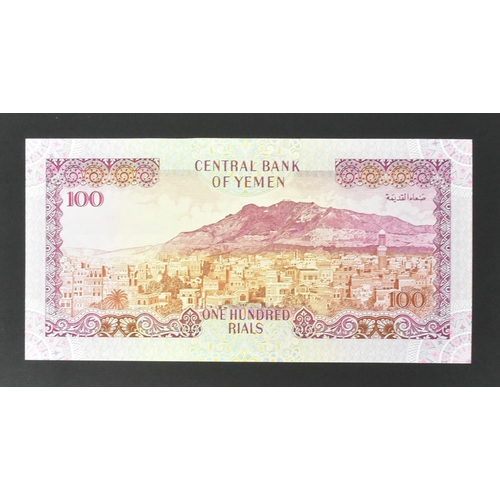 525 - A collection of international uncirculated bank notes banknotes to include; 3x Sri Lanka 1.07.92 10 ... 