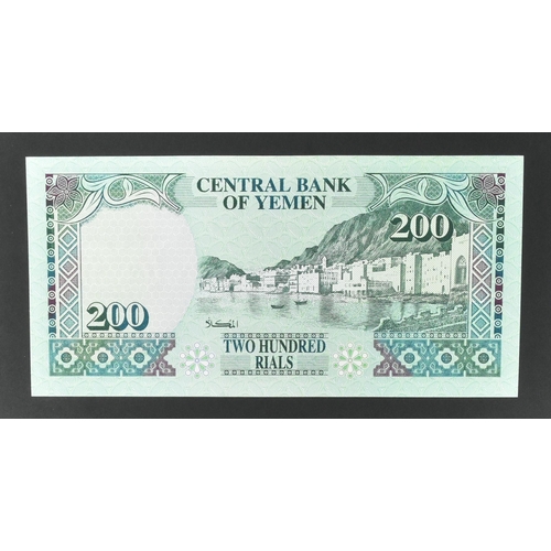 525 - A collection of international uncirculated bank notes banknotes to include; 3x Sri Lanka 1.07.92 10 ... 