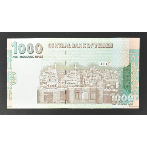 525 - A collection of international uncirculated bank notes banknotes to include; 3x Sri Lanka 1.07.92 10 ... 