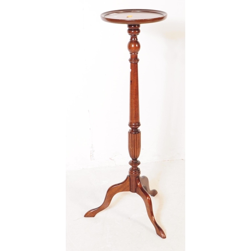 1028 - Two Victorian 19th century mahogany plant stands / torchiere / jardinières. Both varied sizes, with ... 