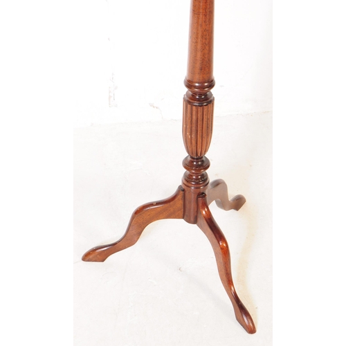 1028 - Two Victorian 19th century mahogany plant stands / torchiere / jardinières. Both varied sizes, with ... 