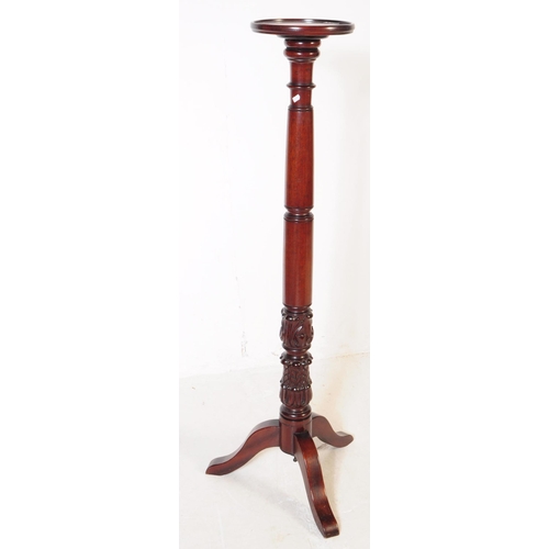 1028 - Two Victorian 19th century mahogany plant stands / torchiere / jardinières. Both varied sizes, with ... 