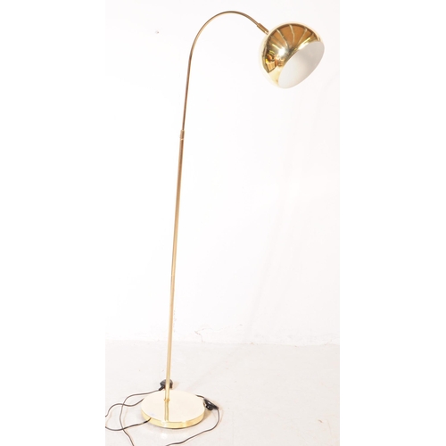 554a - A vintage style Italian chrome floor standing standard lamp light. With brass effect tone, bulbous s... 