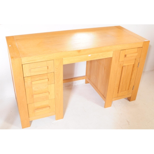 571 - M&S SONOMA - A contemporary Marks & Spencers Sonoma range Oak Furniture Land manner dressing table /... 