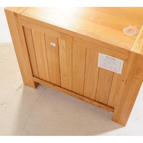 572 - M&S SONOMA - A pair of contemporary Marks & Spencers Sonoma range Oak Furniture Land manner bedside ... 