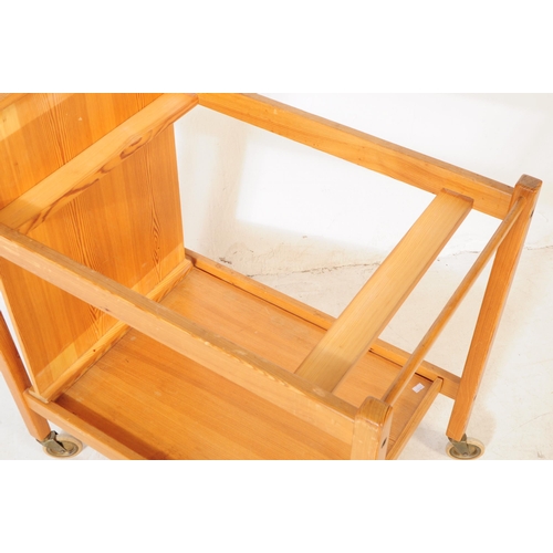 581 - A vintage 20th century pine wood butlers serving tray / trolley. Rectangular form with removable tra... 