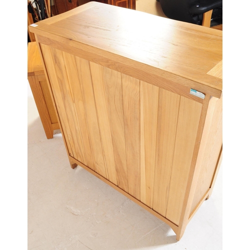 637 - A contemporary Oak Furniture Land manner part bedroom suite. The collection consisting of a chest of... 