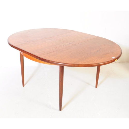 687 - G-Plan - Fresco Range - A mid 20th century G-Plan Fresco range teak wood dining table. The table of ... 