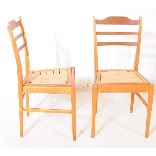 723 - Gordon Russell of Broadway - A set of four retro mid 2th century dining chairs. Having a horizontal ... 