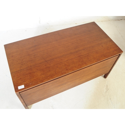 742 - Meredew Furniture - A mid 20th century oak blanket box coffer chest. The chest raised on block feet,... 