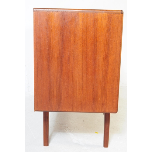 743 - G-Plan - Victor B. Wilkins - A mid 20th century Victor B. Wilkins for G-Plan teak wood buffet sidebo... 