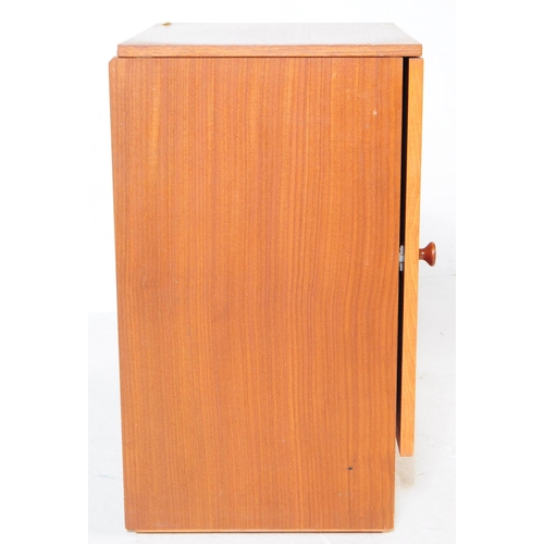 760 - British Modern Design - A pair of vintage 20th century teak veneer bedside table /cabinets. Rectangu... 