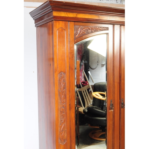 791 - An early 20th century Edwardian walnut bedroom suite. The suite comprising a dressing chest of drawe... 