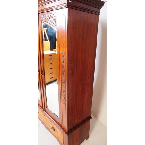 791 - An early 20th century Edwardian walnut bedroom suite. The suite comprising a dressing chest of drawe... 