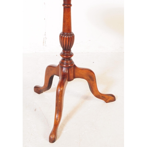 800 - An early 20th century George III revival mahogany tripod / wine table. Raised on splayed legs with a... 