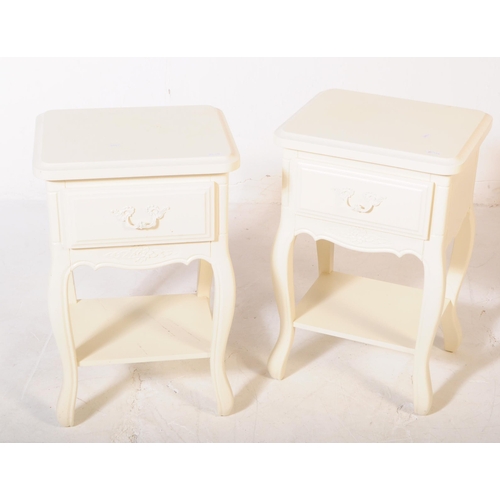 850 - A pair of contemporary Louis XVI manner bedside tables, alongside a dressing / hall table, The bedsi... 