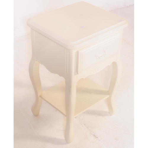 850 - A pair of contemporary Louis XVI manner bedside tables, alongside a dressing / hall table, The bedsi... 