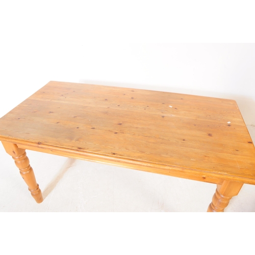 868 - A 20th century farmhouse country pine wood dining table and four chairs. The table raised on four tu... 